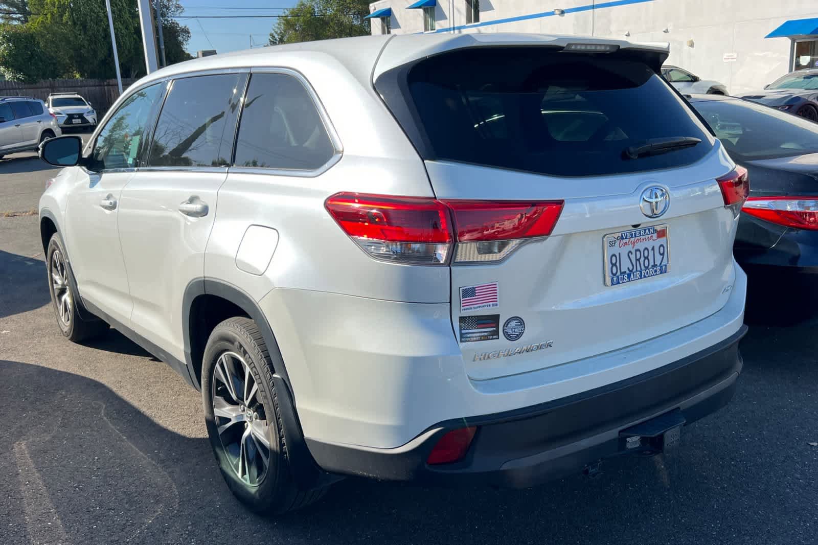 Used 2019 Toyota Highlander LE AWD/4WD image 6
