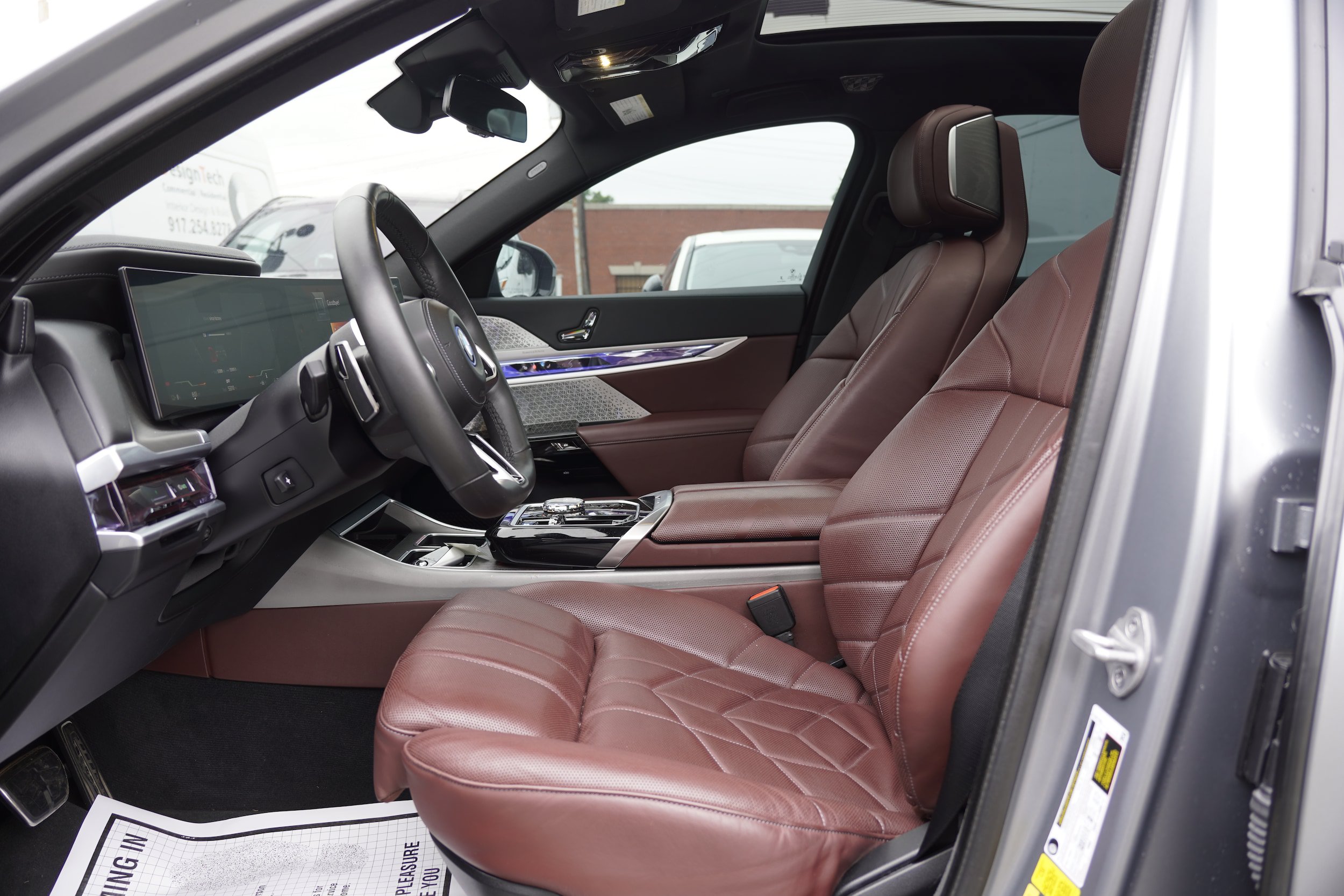 Used 2023 BMW i7 xDrive60 w/ Parking Assistance Package AWD/4WD image 14