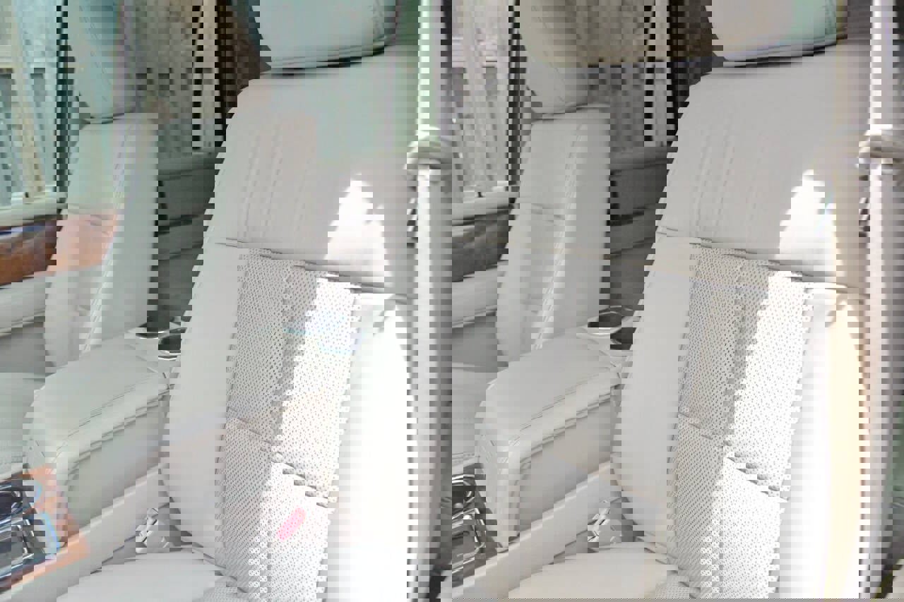 Used 2014 Lincoln Navigator Base 4x2 4dr SUV image 24