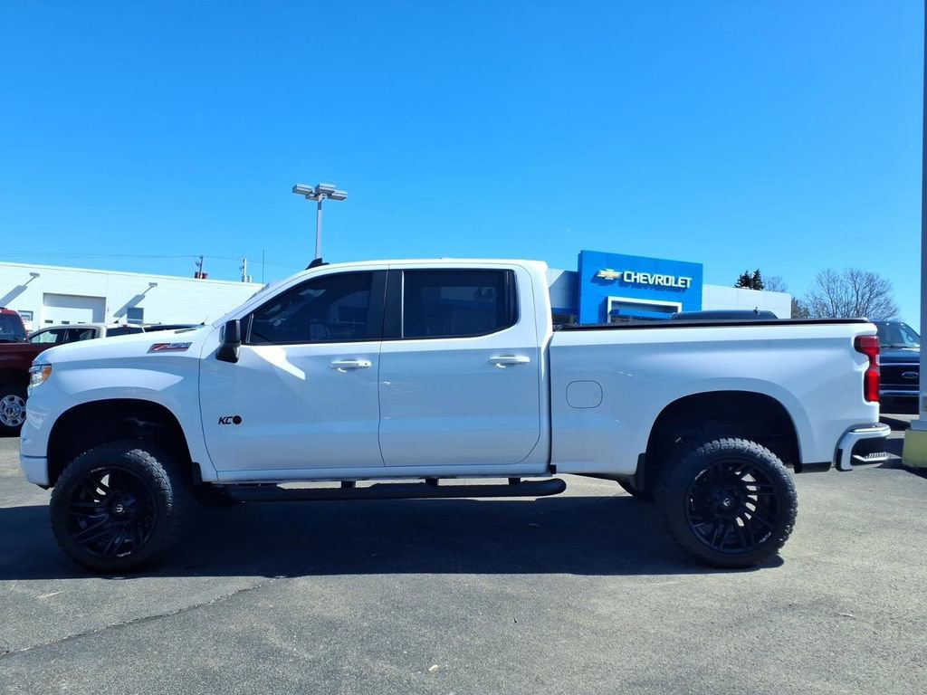 Used 2023 Chevrolet Silverado 1500 RST image 2