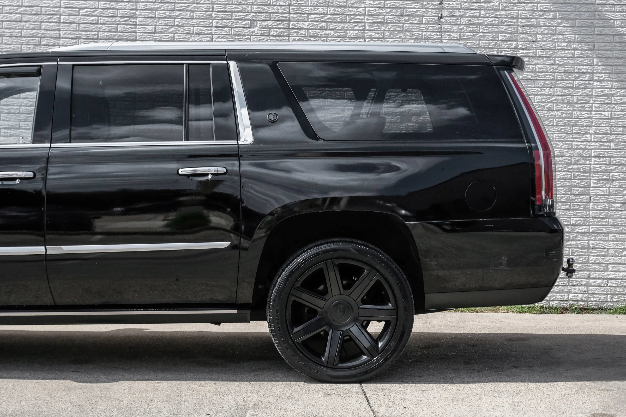 Used 2015 Cadillac Escalade ESV Premium AWD/4WD image 12