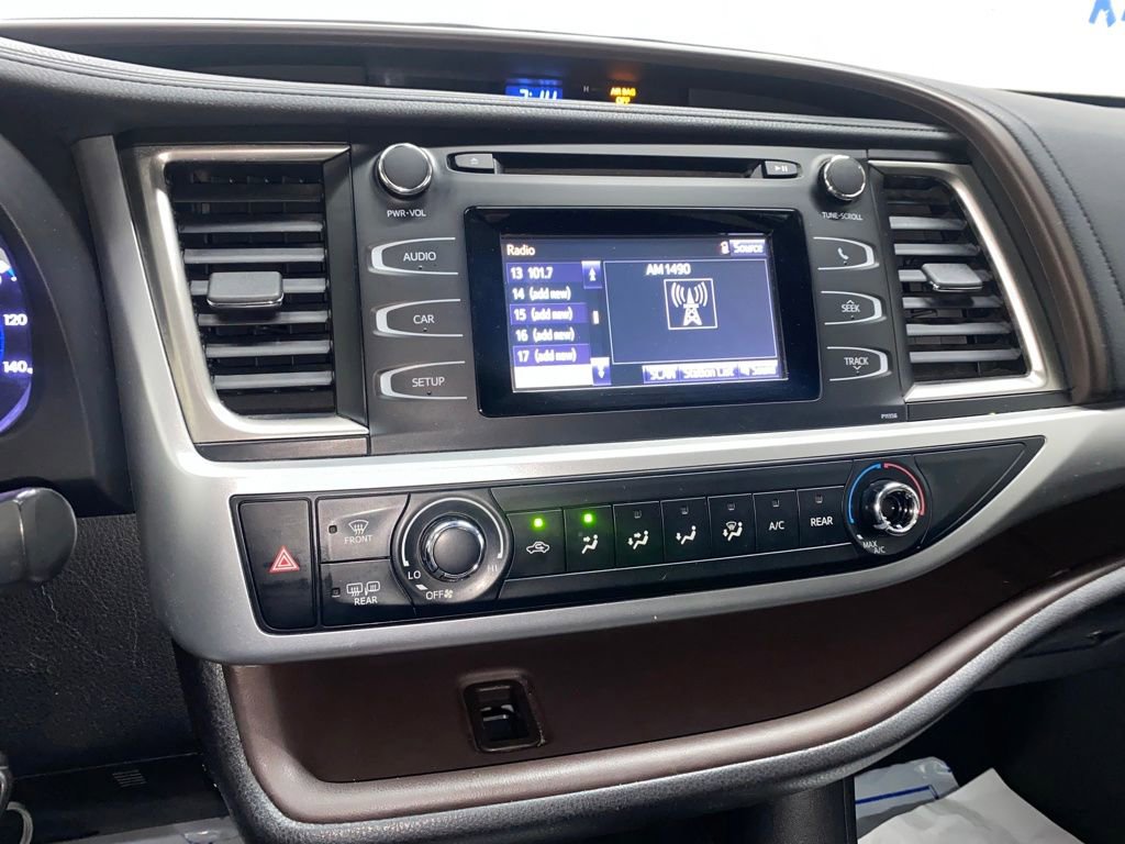 Used 2018 Toyota Highlander LE AWD/4WD image 22