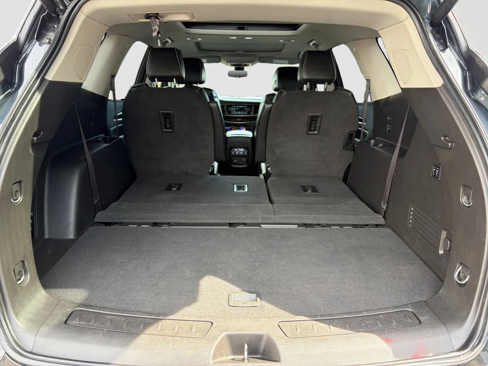 Used 2019 Buick Enclave Avenir w/ Avenir Technology Package AWD/4WD image 17