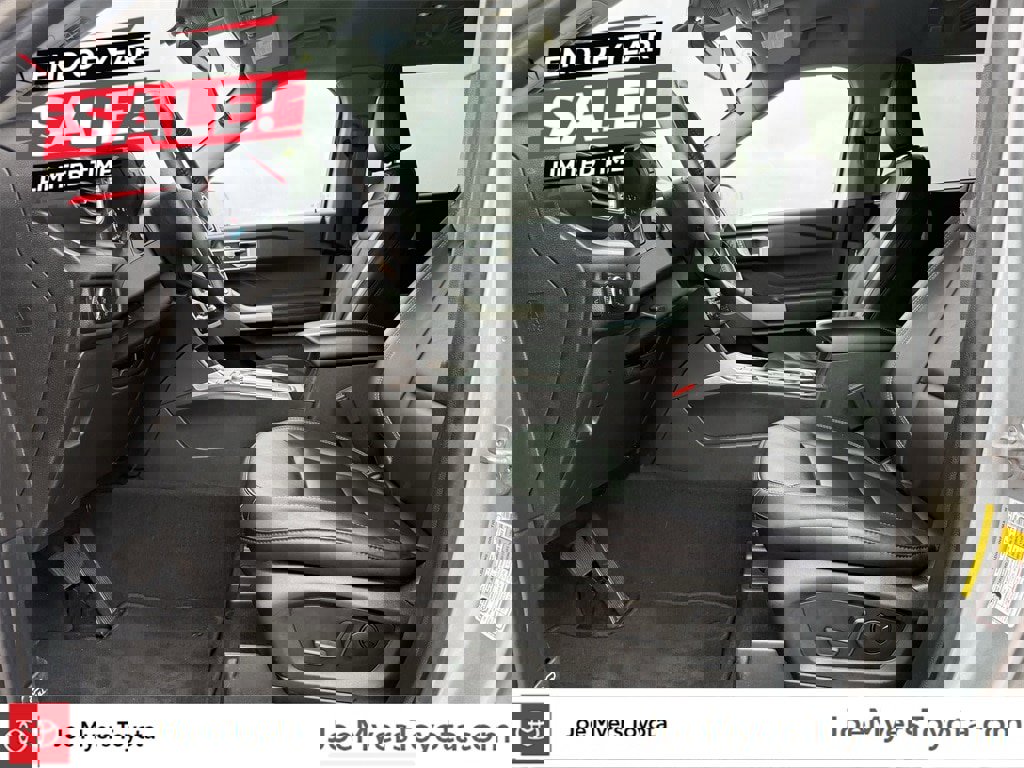 Used 2023 Ford Explorer XLT w/ Equipment Group 202A image 23