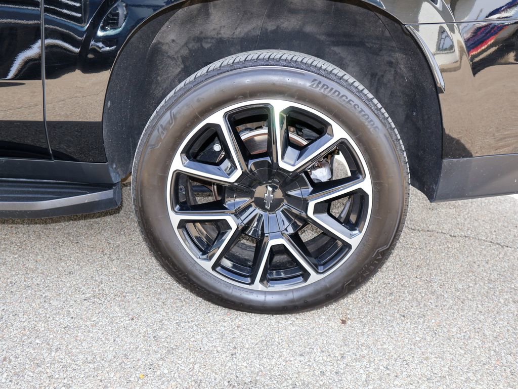 Used 2023 Chevrolet Suburban RST AWD/4WD image 35
