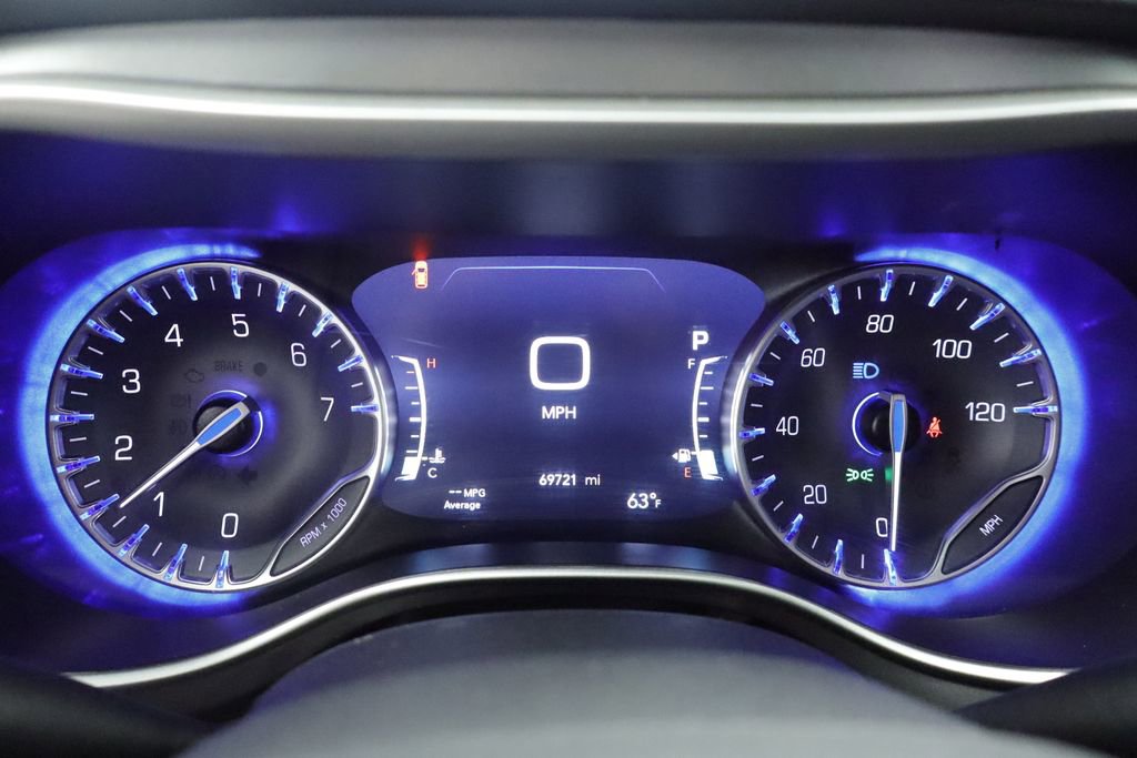 Certified 2023 Chrysler Pacifica Touring-L FWD image 34