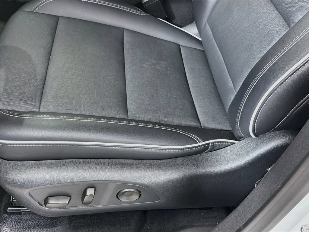 Used 2025 Buick Enclave Preferred AWD/4WD image 24