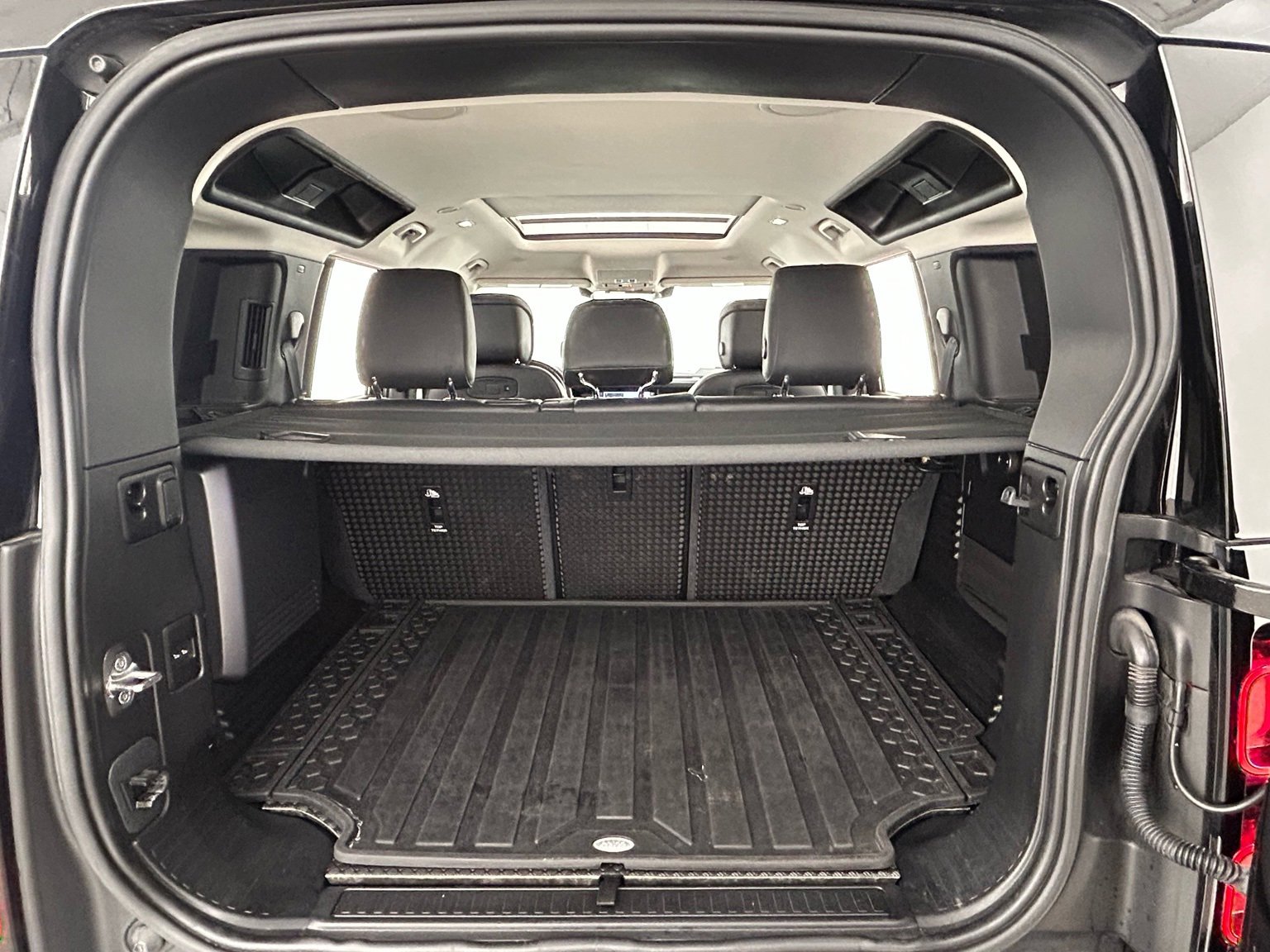 Used 2020 Land Rover Defender 110 HSE image 37