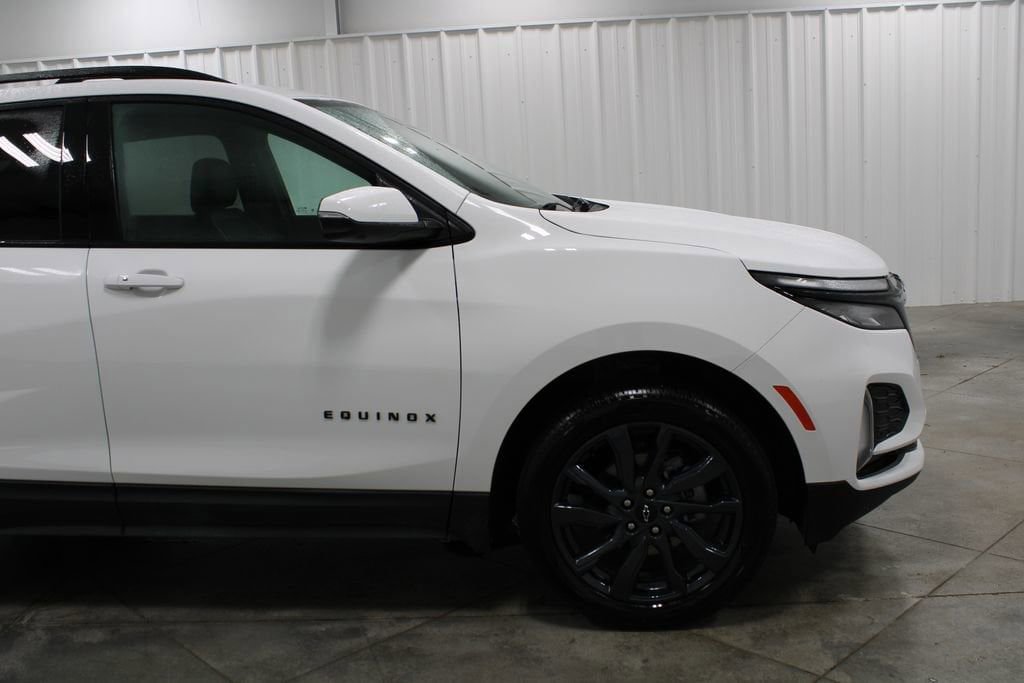 Used 2024 Chevrolet Equinox RS w/ RS Leather Package image 13