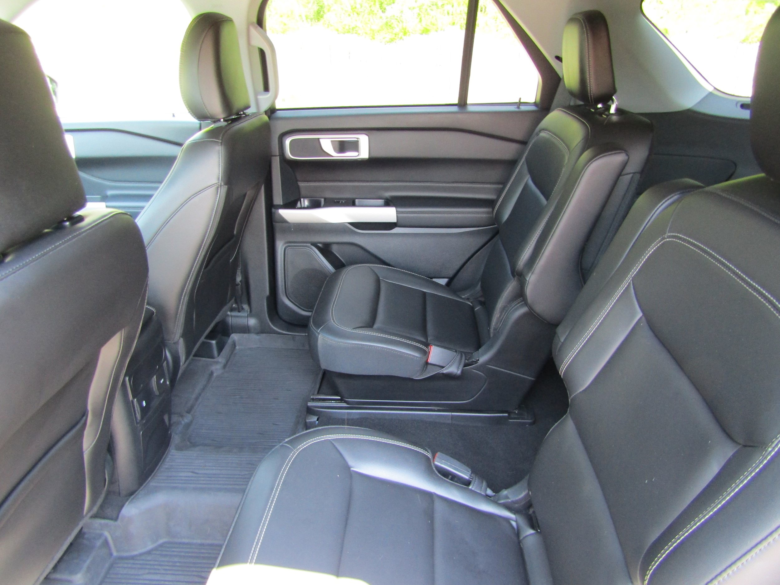 Used 2024 Ford Explorer XLT w/ Equipment Group 202A AWD/4WD image 15