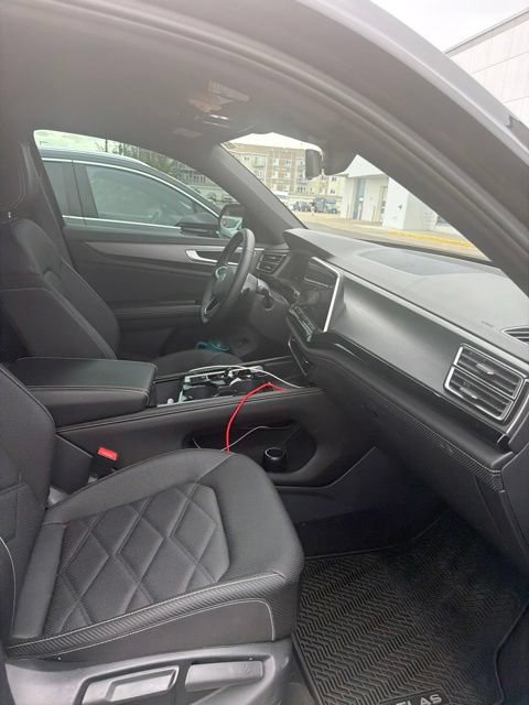 Used 2024 Volkswagen Atlas Cross Sport SE AWD/4WD image 9