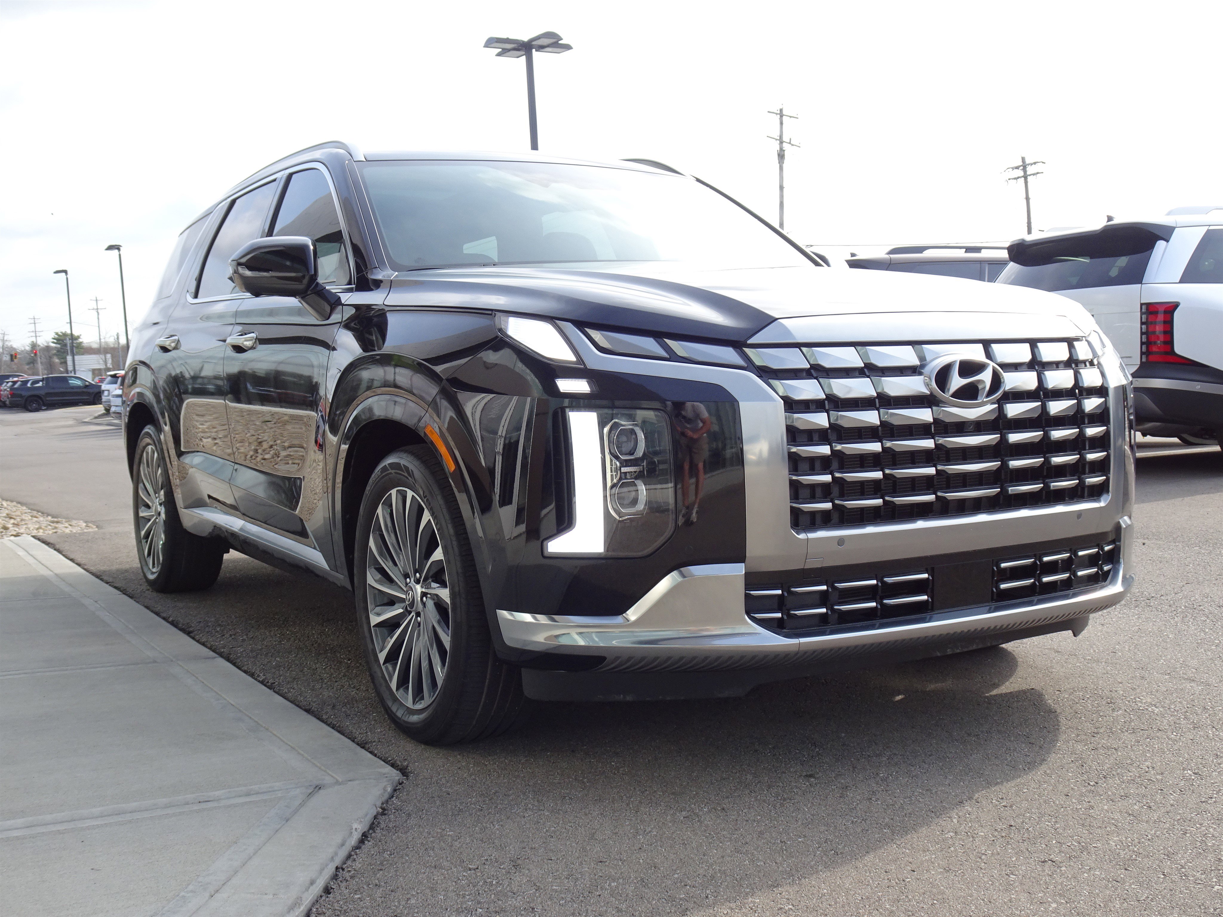 Used 2024 Hyundai Palisade Calligraphy image 6