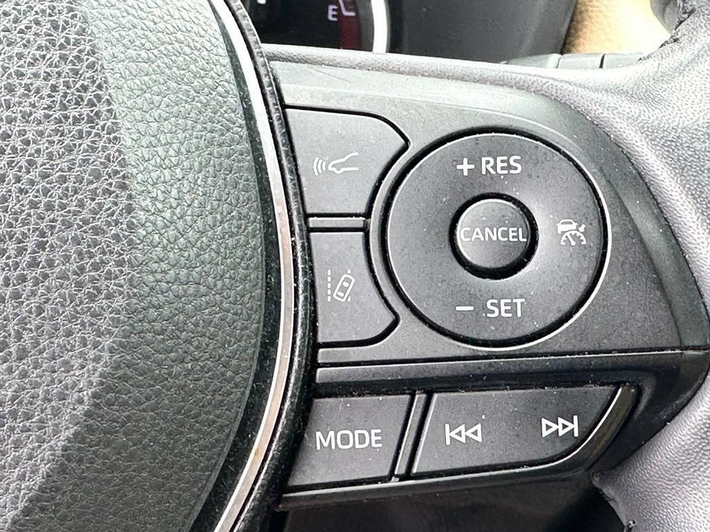 Used 2019 Toyota RAV4 Limited w/ Advanced Technology Package AWD/4WD image 17