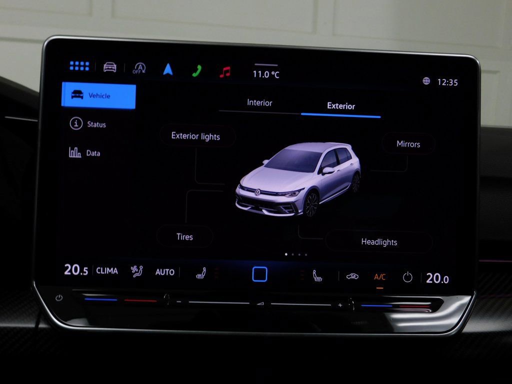 Used 2025 Volkswagen Golf R image 56