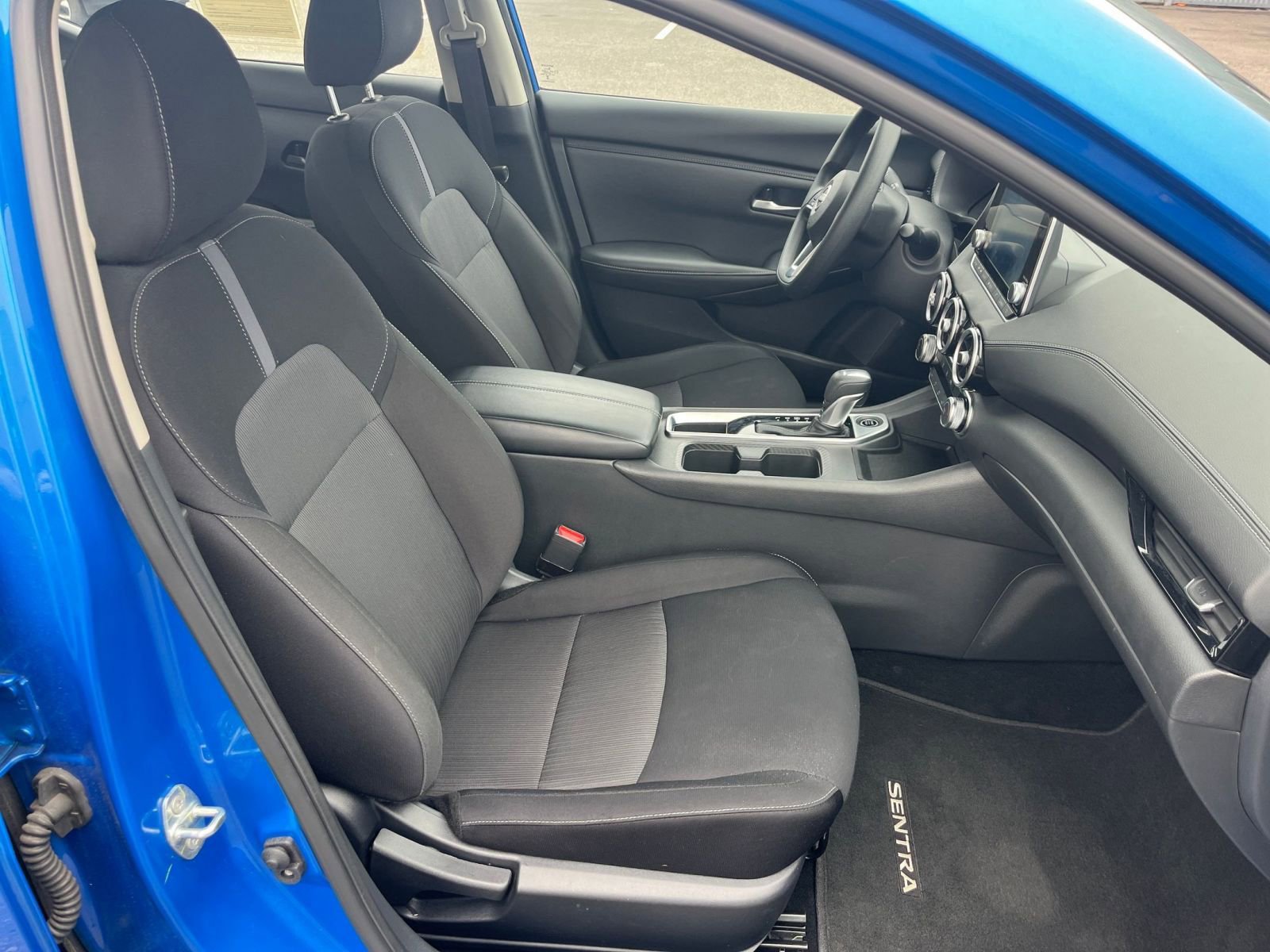Used 2025 Nissan Sentra SV FWD image 35