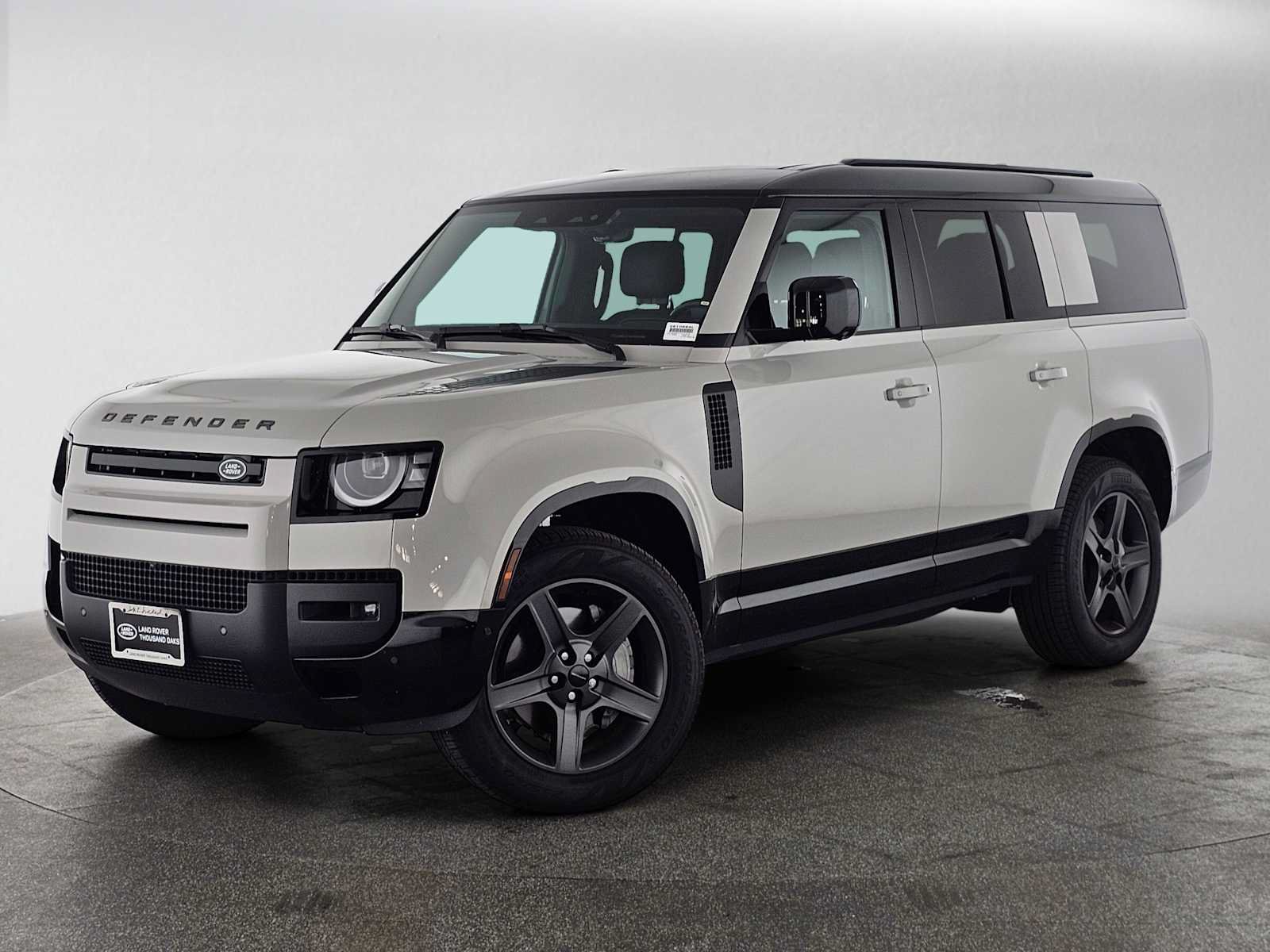 Used 2026 Land Rover Defender 130 X-Dynamic SE AWD/4WD image 1