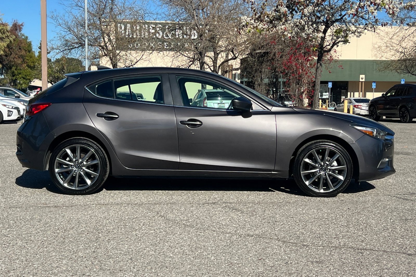 Used 2018 MAZDA MAZDA3 Touring image 3