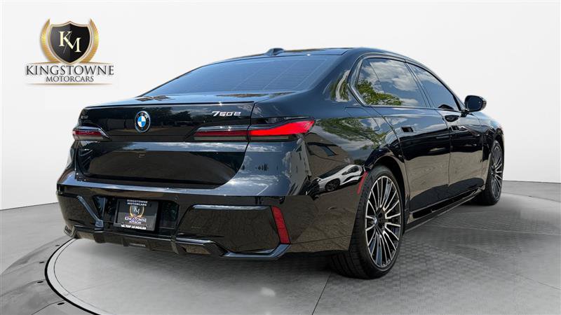 Used 2025 BMW 750e xDrive w/ Executive Package AWD/4WD image 5