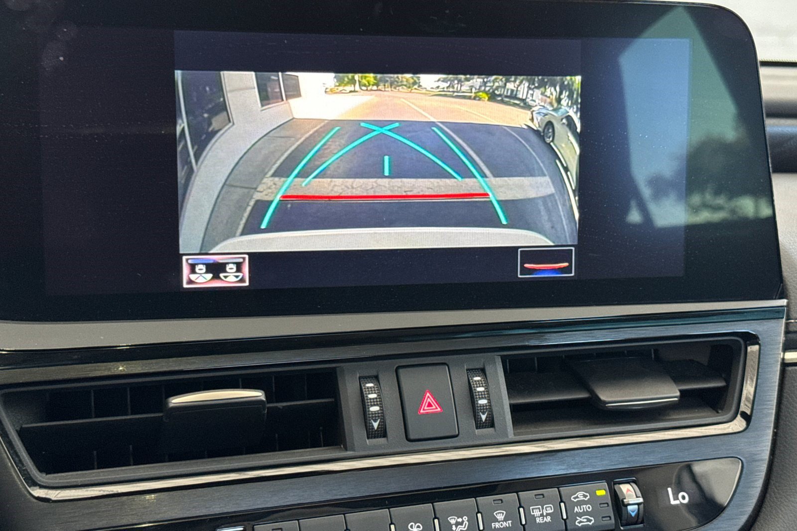 Certified 2022 Lexus ES 300h w/ Premium Package FWD image 25