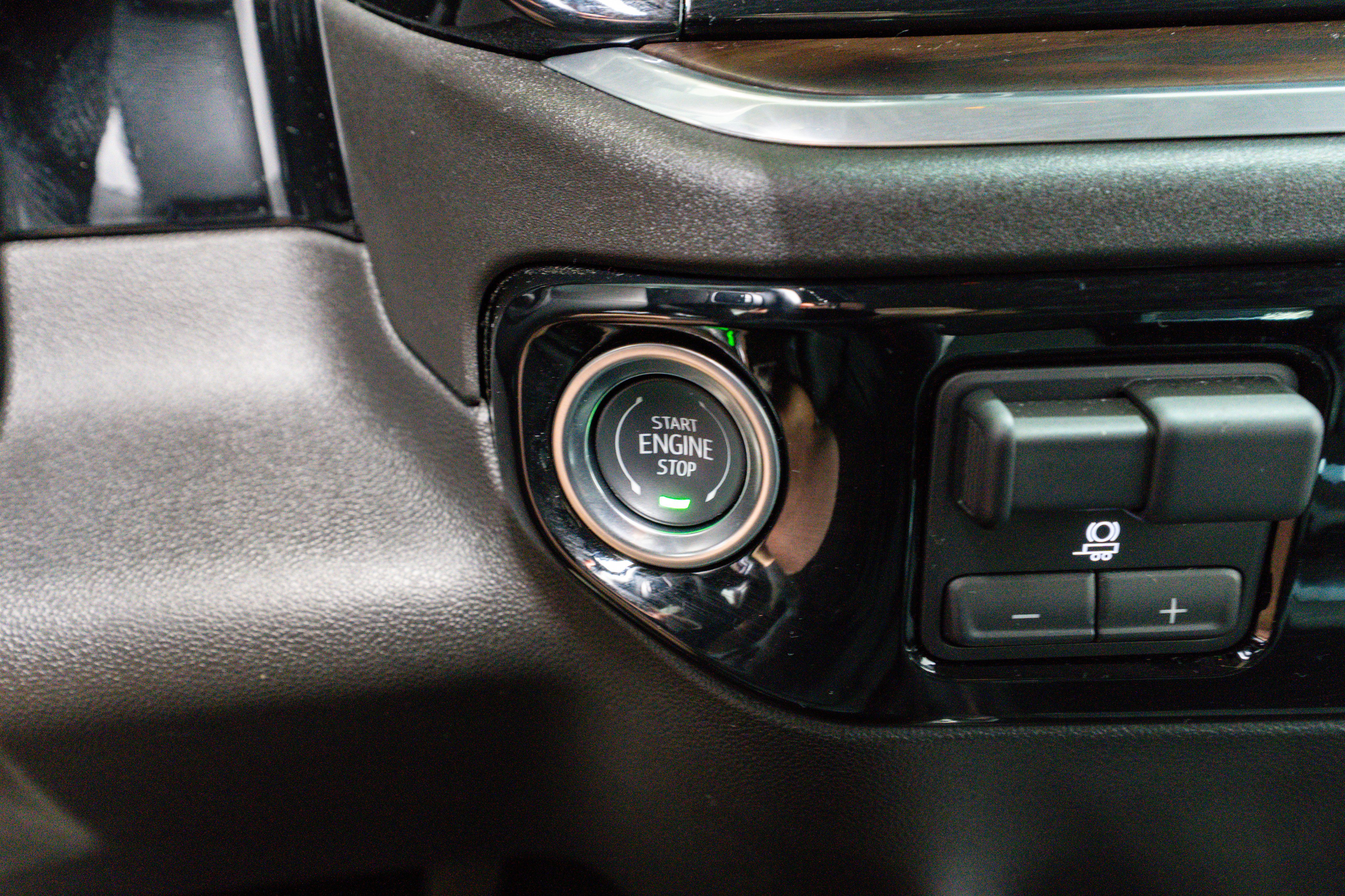 Used 2025 GMC Sierra 2500 SLT w/ SLT Premium Package image 27