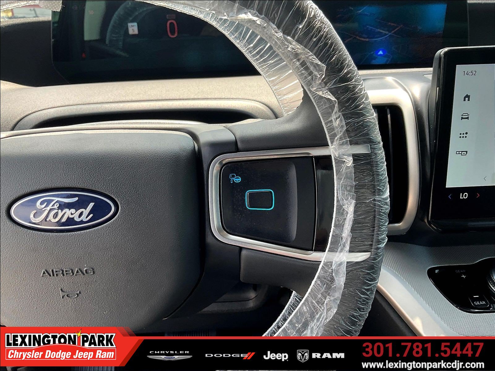 Used 2025 Ford Expedition Max Active AWD/4WD image 12