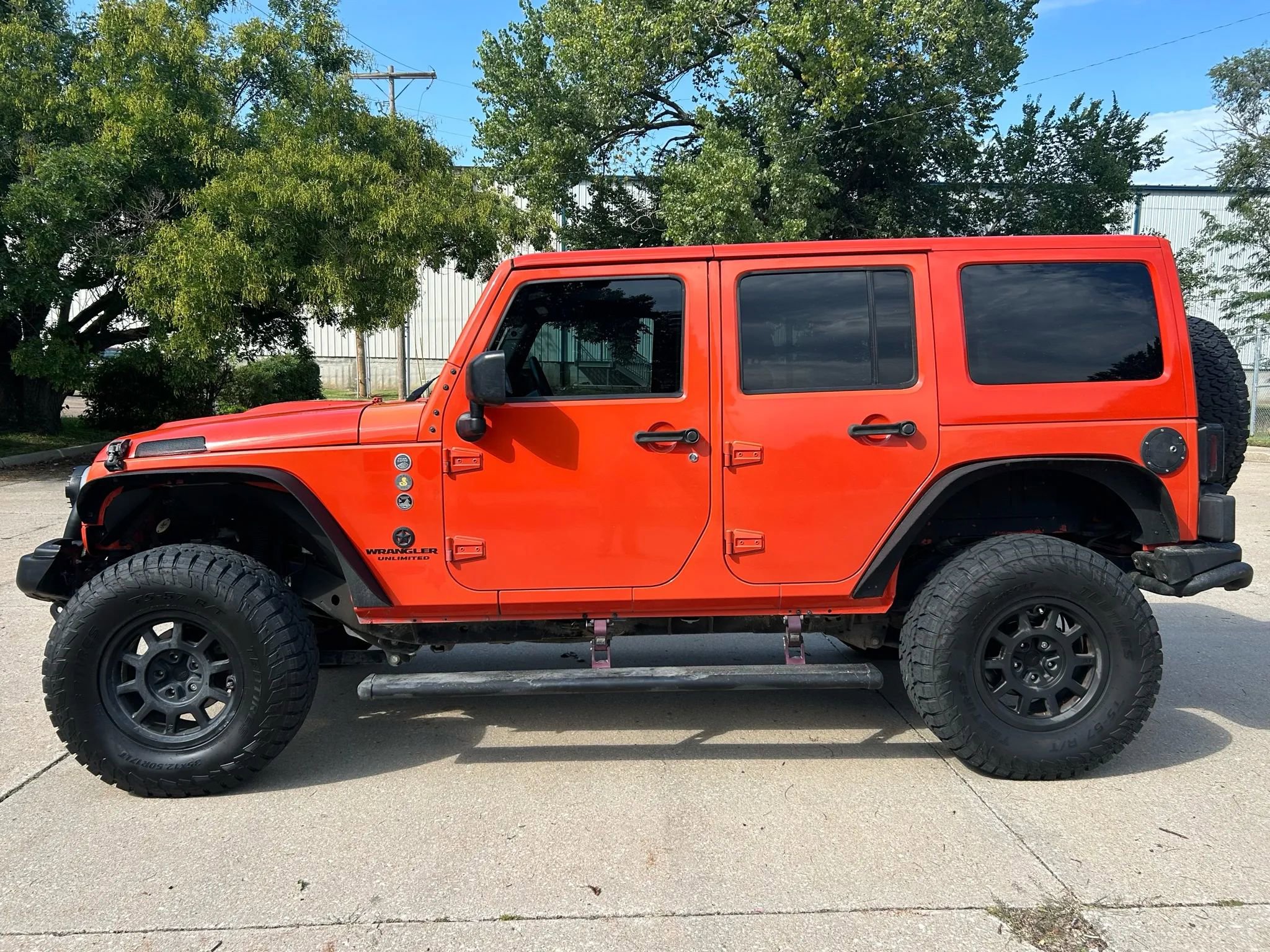 Used 2015 Jeep Wrangler Unlimited Rubicon w/ Connectivity Group image 3