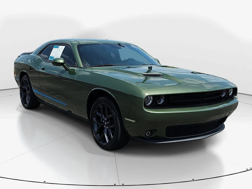 Used 2022 Dodge Challenger SXT w/ Blacktop Package RWD video 3