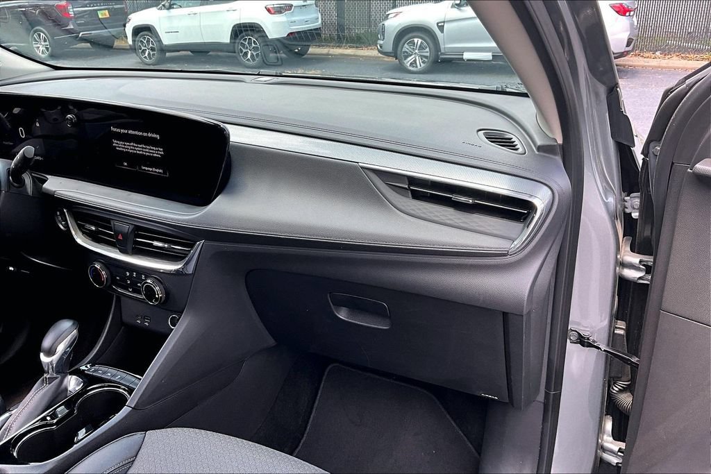 Used 2025 Buick Encore GX Preferred AWD/4WD image 24