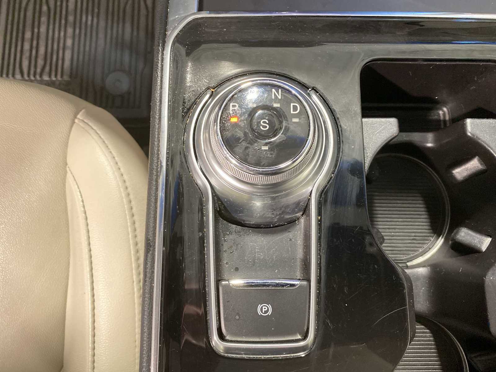 Used 2019 Ford Edge Titanium w/ Cold Weather Package image 17