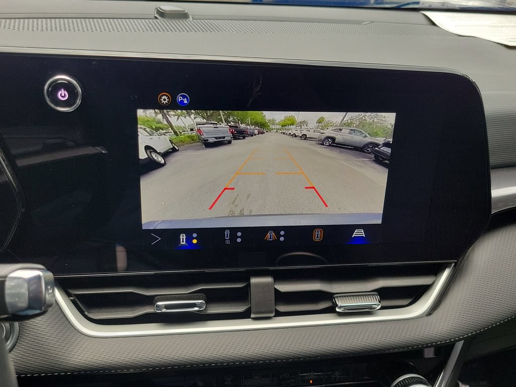 Used 2025 Chevrolet Equinox LT w/ Safety and Technology Package FWD image 22