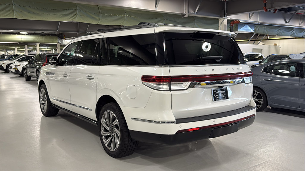 Used 2024 Lincoln Navigator L Reserve AWD/4WD image 4