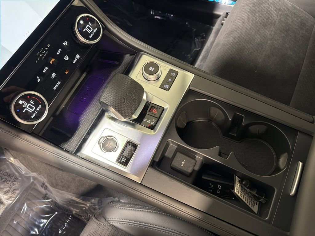 New 2026 Jaguar F-PACE SVR image 17