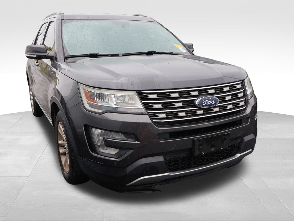 Used 2017 Ford Explorer XLT w/ Equipment Group 202A FWD image 8