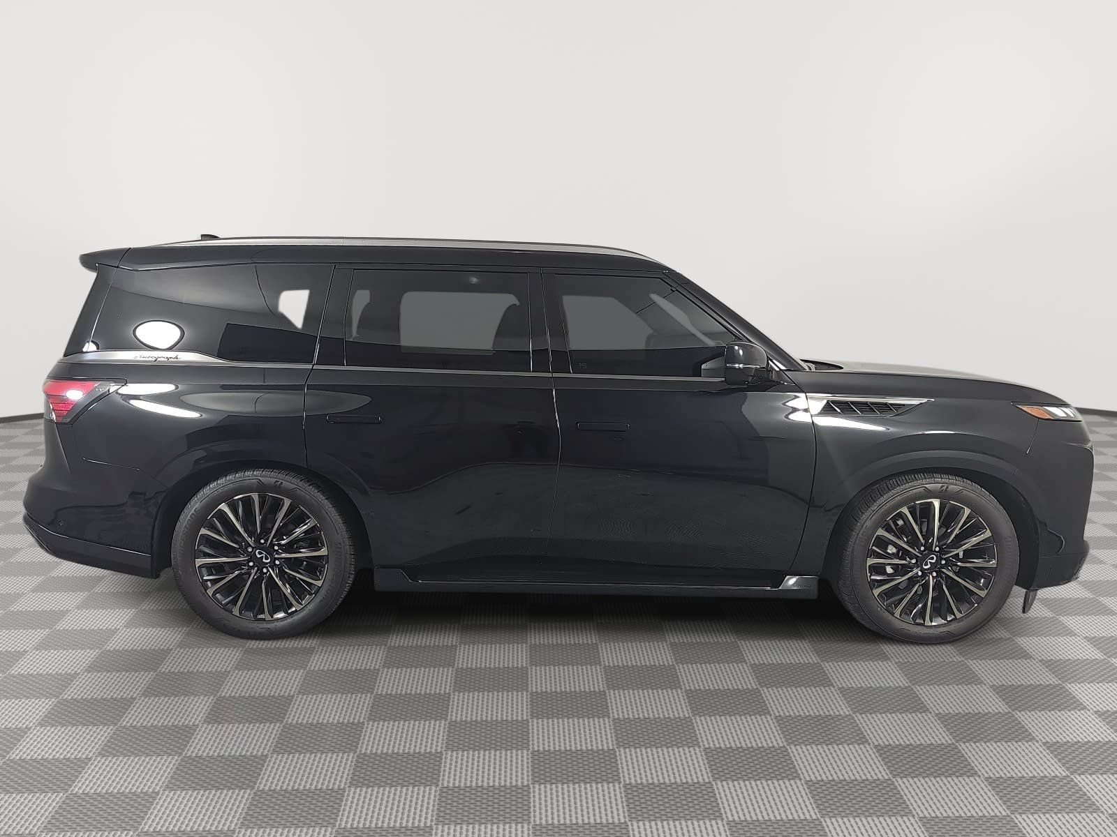 Used 2025 INFINITI QX80 Autograph AWD/4WD image 9