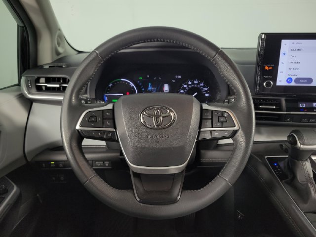 Used 2025 Toyota Sienna XLE w/ XLE Plus Package FWD image 25