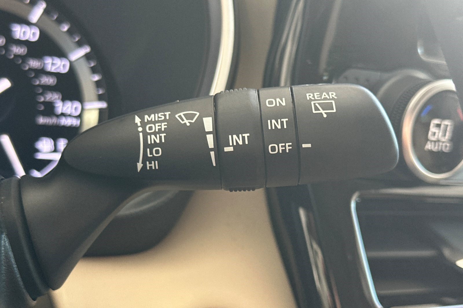 Used 2021 Toyota Highlander XLE FWD image 32