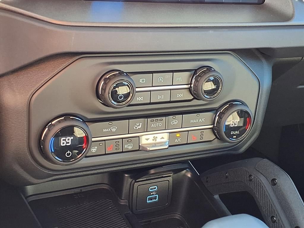 New 2025 Ford Bronco Badlands image 14