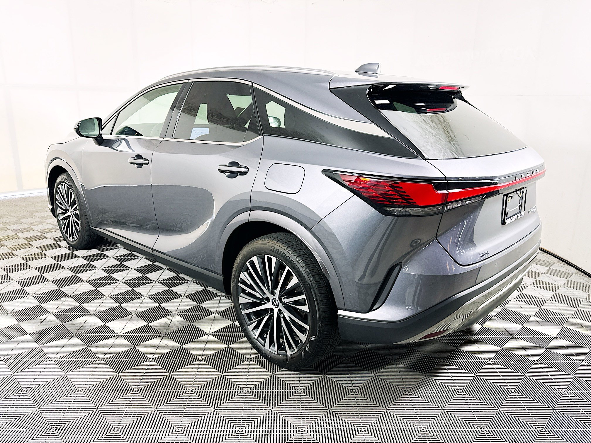 Used 2023 Lexus RX 350 w/ Accessory Package (2T) AWD/4WD image 5