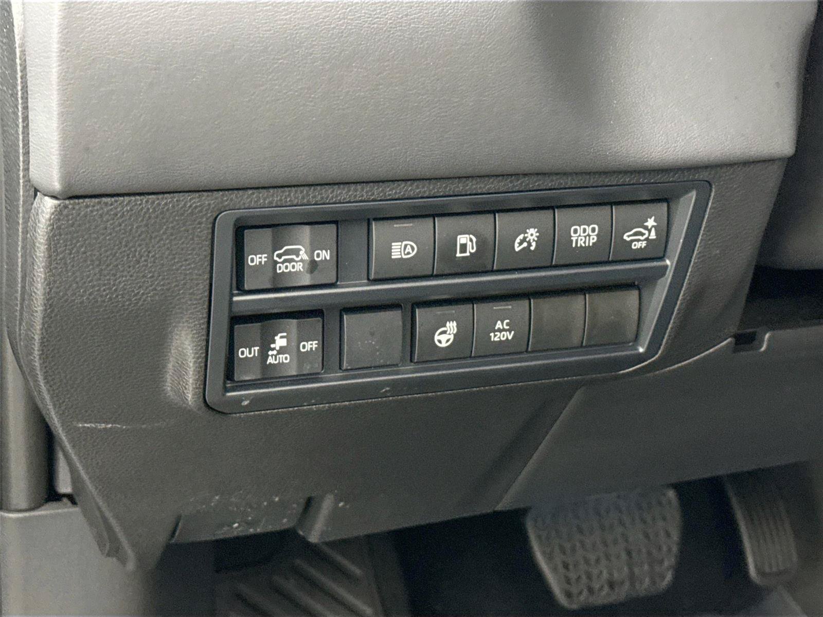 Certified 2025 Toyota Sequoia Platinum AWD/4WD image 16