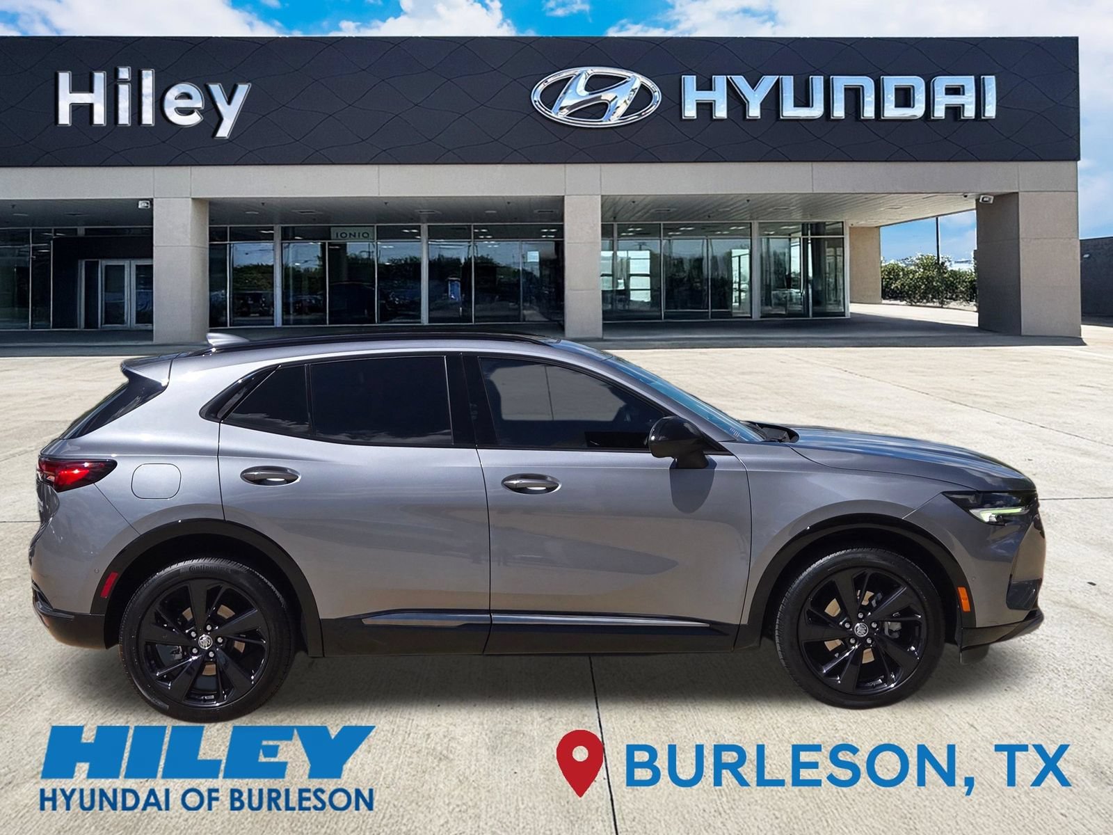 Used 2022 Buick Envision Essence w/ Technology Package II FWD image 3