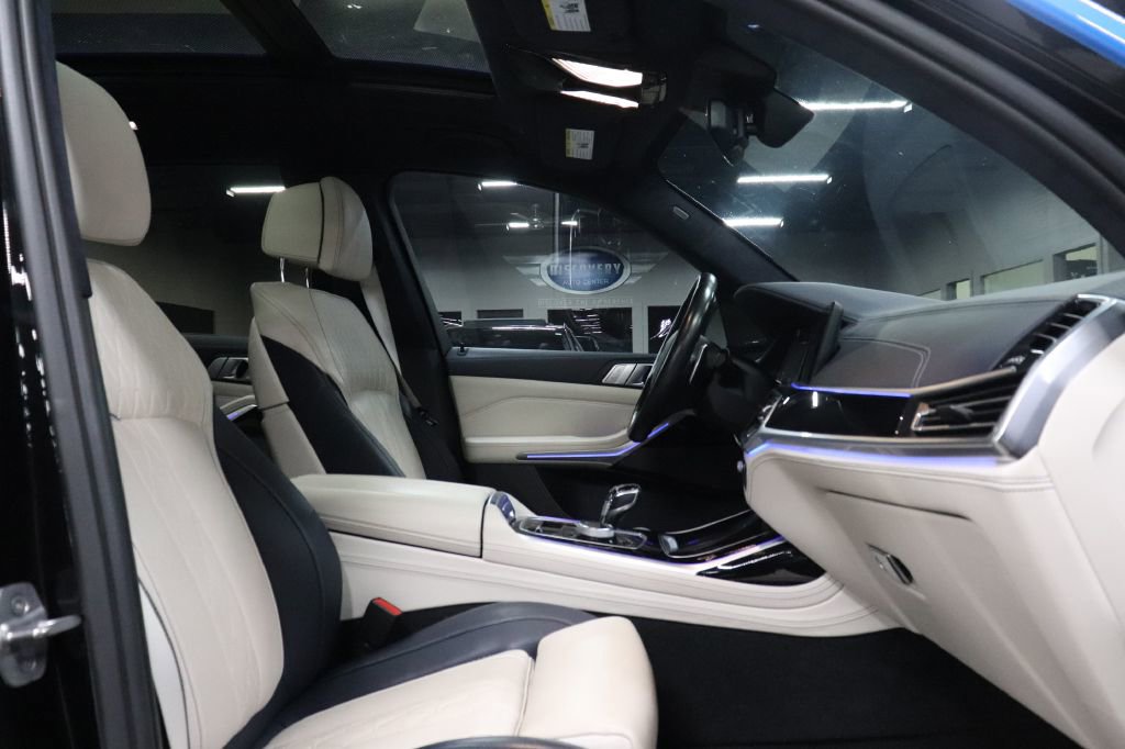 Used 2020 BMW X7 M50i w/ Dynamic Handling Package image 24