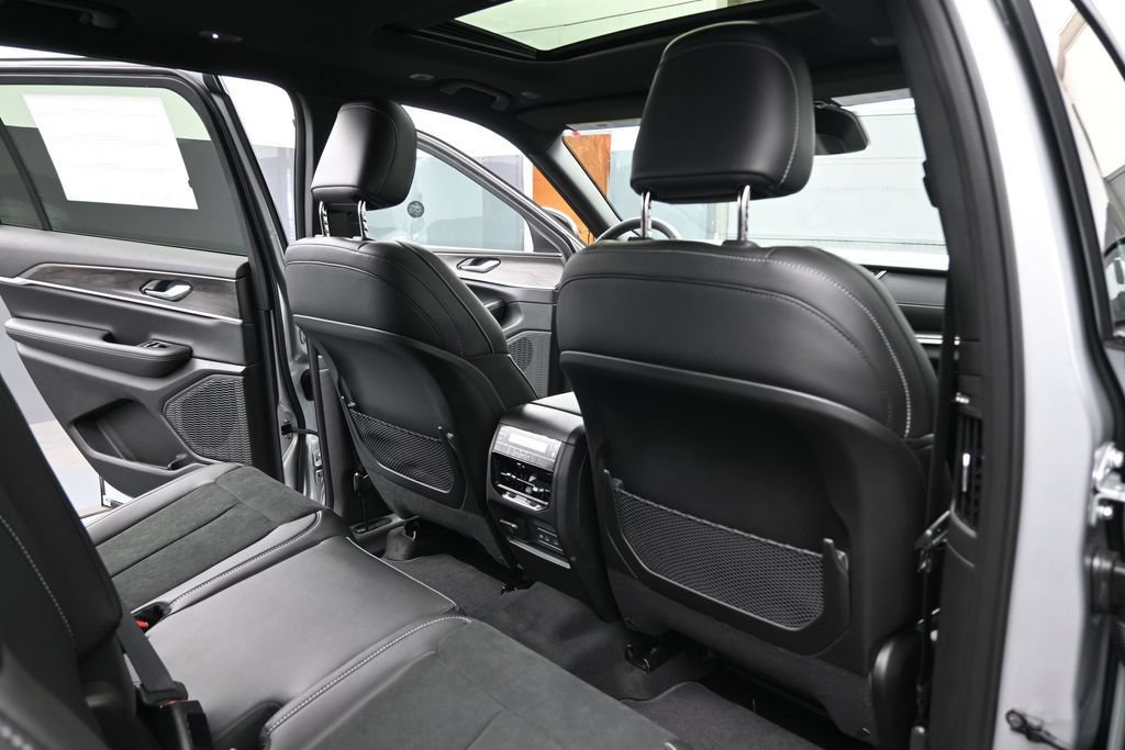 New 2026 Jeep Grand Cherokee L 2WD image 24