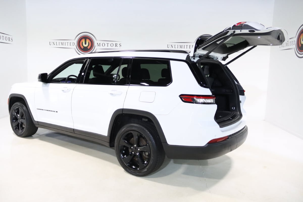 Used 2023 Jeep Grand Cherokee L Laredo AWD/4WD image 26