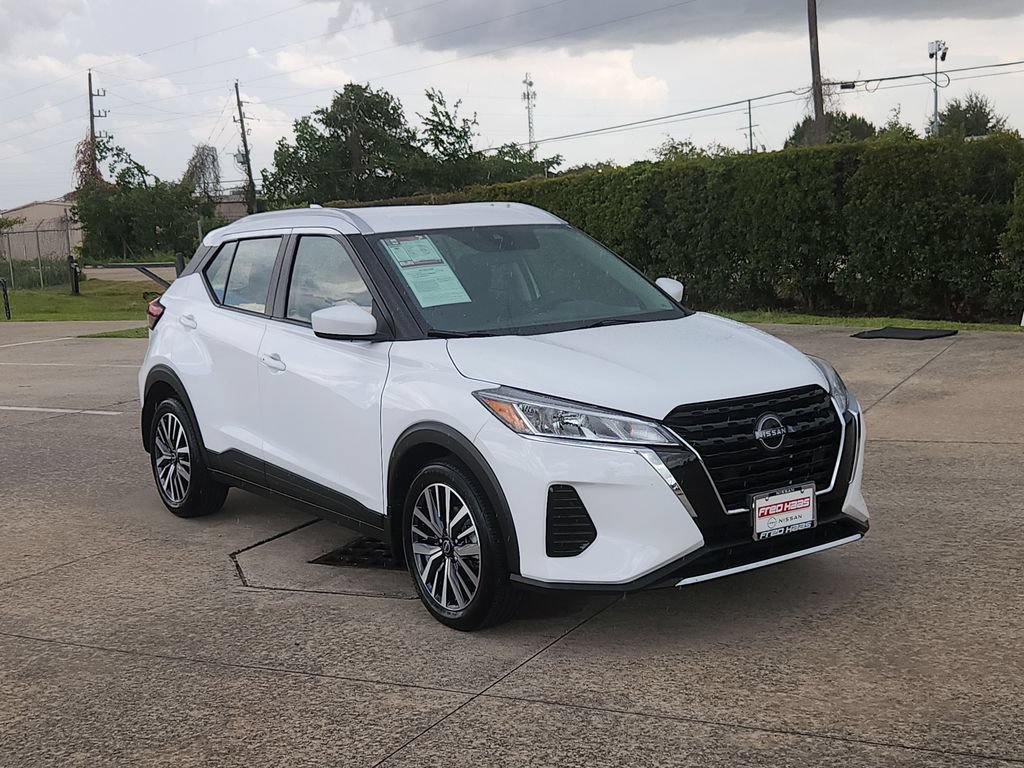 Used 2024 Nissan Kicks SV FWD image 3