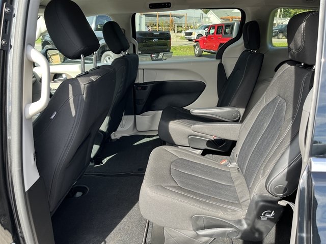 Used 2023 Chrysler Voyager LX FWD image 31