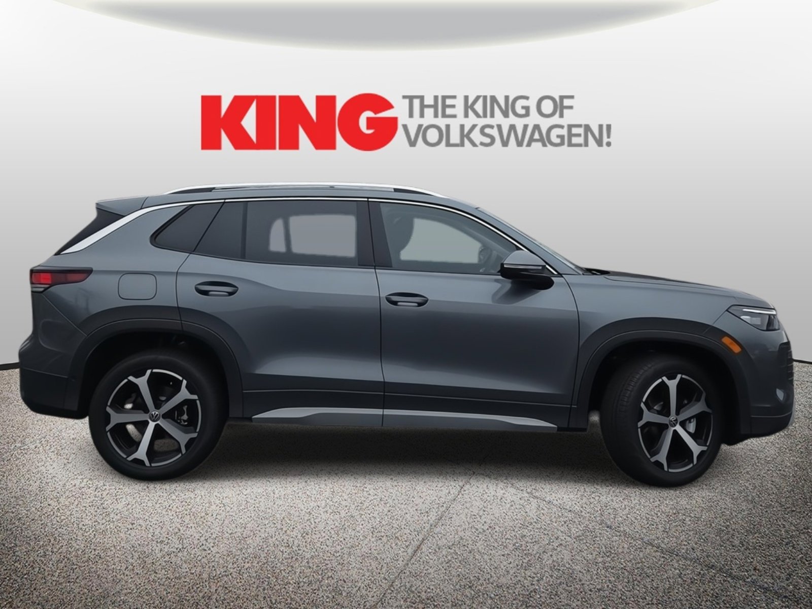 New 2026 Volkswagen Tiguan SE image 2