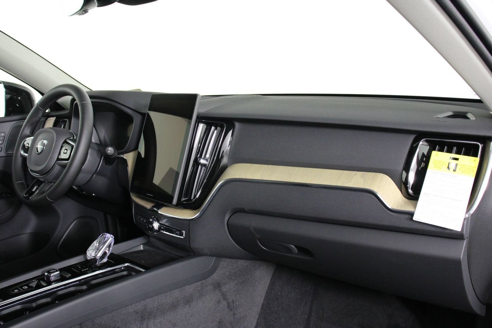 New 2026 Volvo XC60 B5 Plus w/ Climate Package PRO AWD/4WD image 9