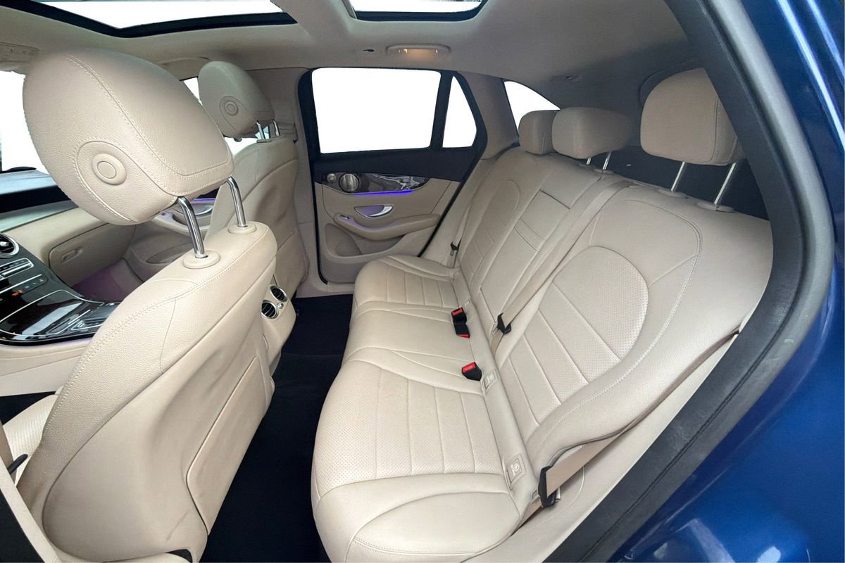 Used 2021 Mercedes-Benz GLC 300 4MATIC w/ Premium Package image 10