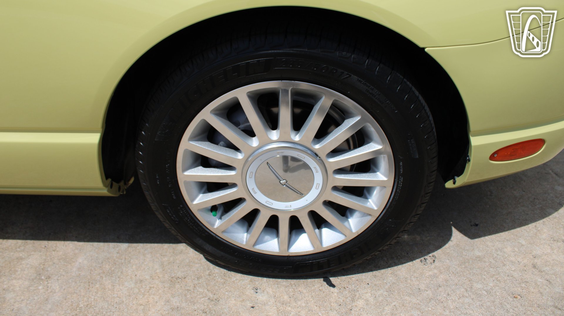 Used 2005 Ford Thunderbird RWD image 7