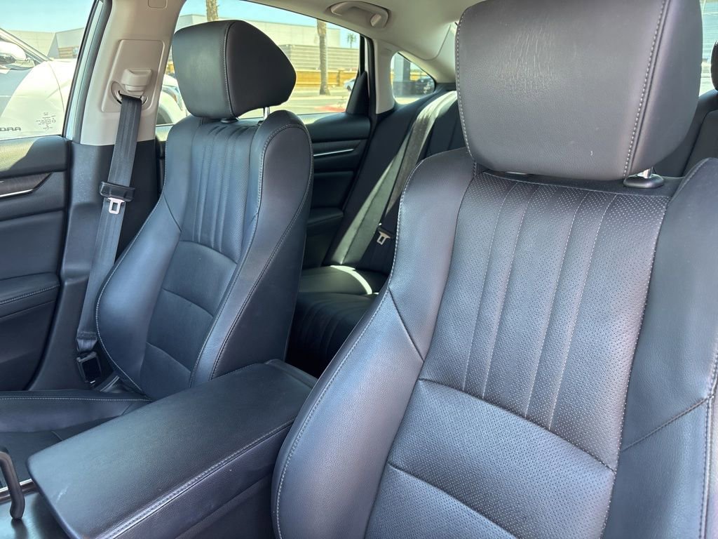Used 2018 Honda Accord Touring image 9